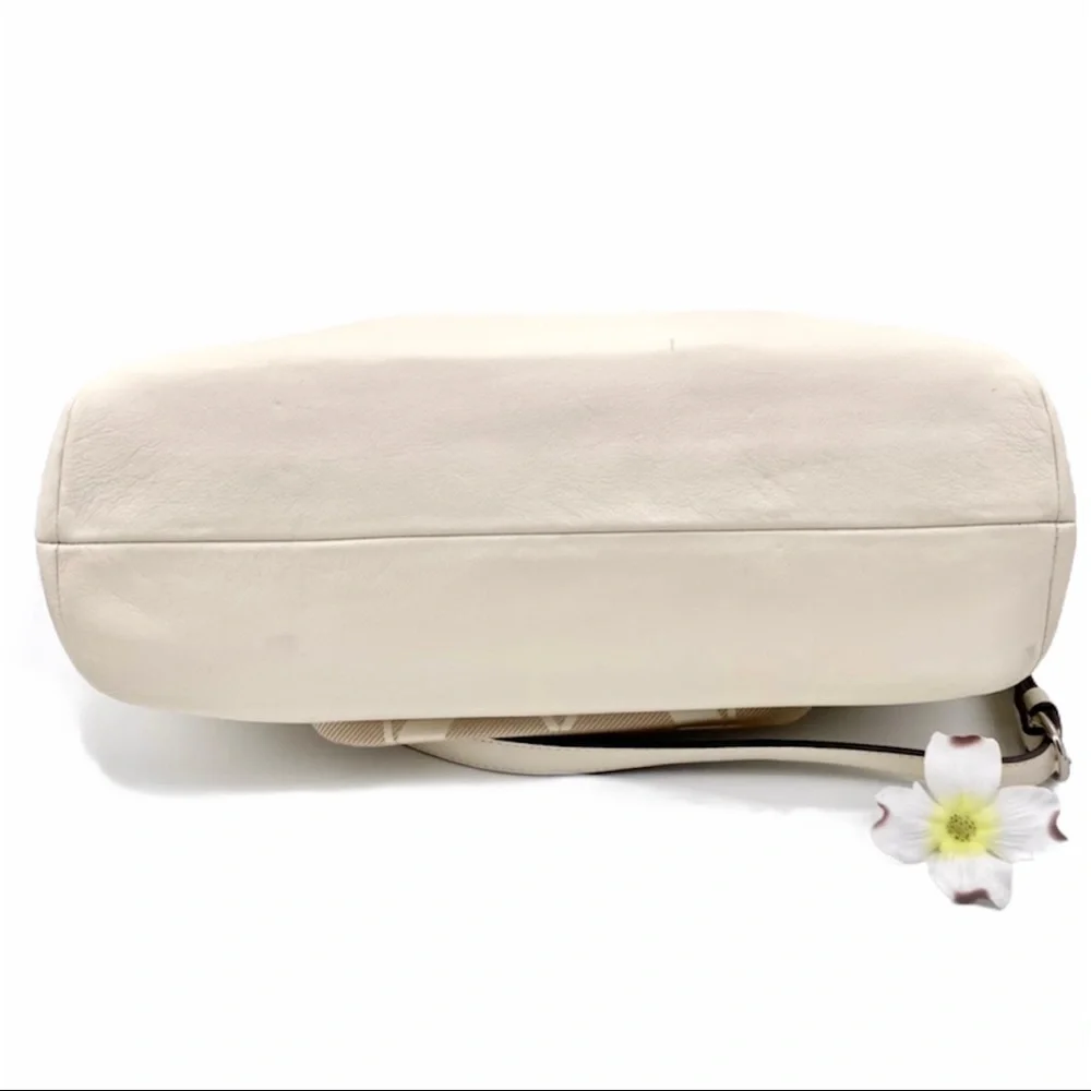 EUC Coach Campbell Signature Izzy Ivory Shoulder Bag - Picture 6 of 15
